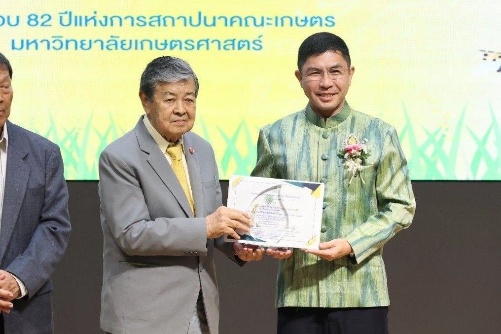 ธ.ก.ส. รับโล่เชิดชูเกียรติ "สถาบันที่มีความดีเด่นทางการเกษตร"
