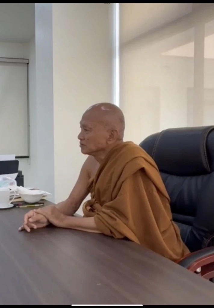 ด่วน! คำสั่งเจ้าคณะให้ "หลวงพ่ออลงกต" พ้นตำแหน่งเจ้าอาวาสวัดพระบาทน้ำพุ