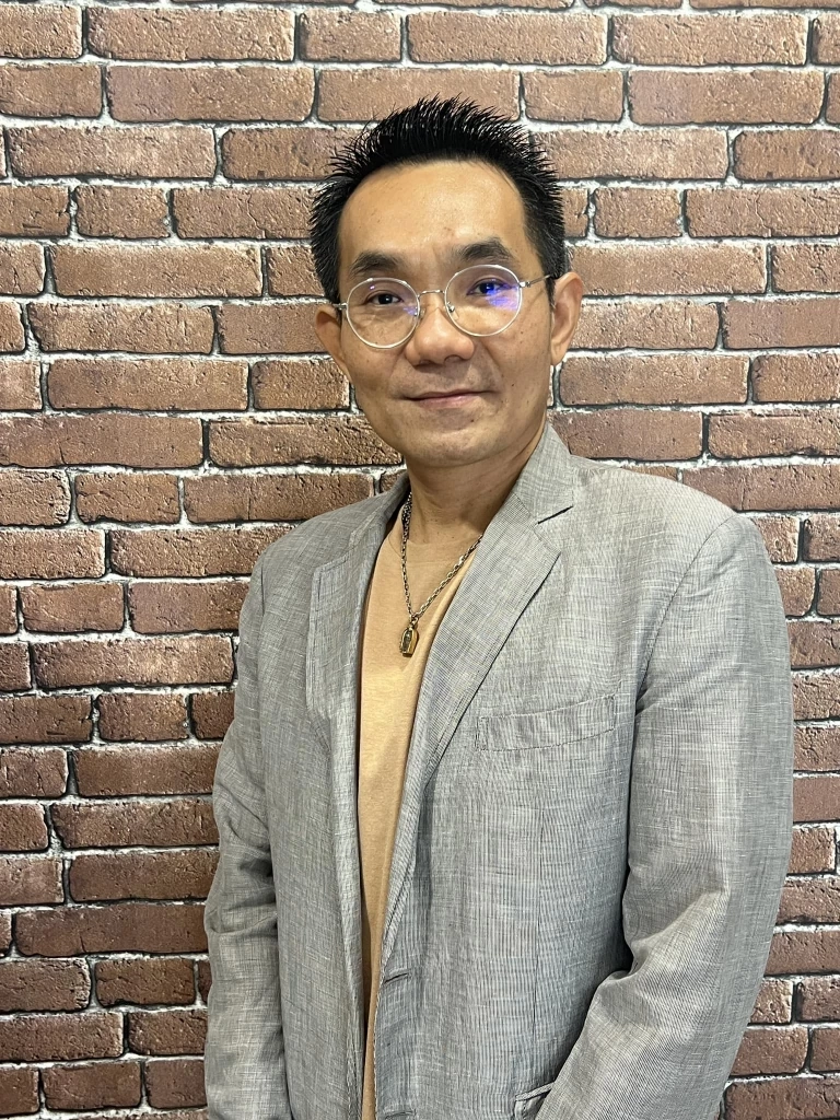 รศ.ดร.โอฬาร ถิ่นบางเตียว อาจารย์คณะรัฐศาสตร์และนิติศาสตร์ มหาวิทยาลัยบูรพา