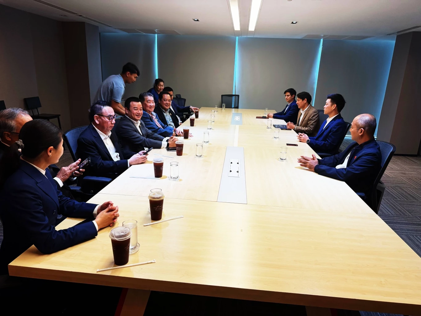 "ภูมิธรรม" ควง "ทวี-เดชอิศม์" พร้อมแกนนำเพื่อไทย หารือ "พรรคประชาชน" โหวตตั้งรัฐบาล