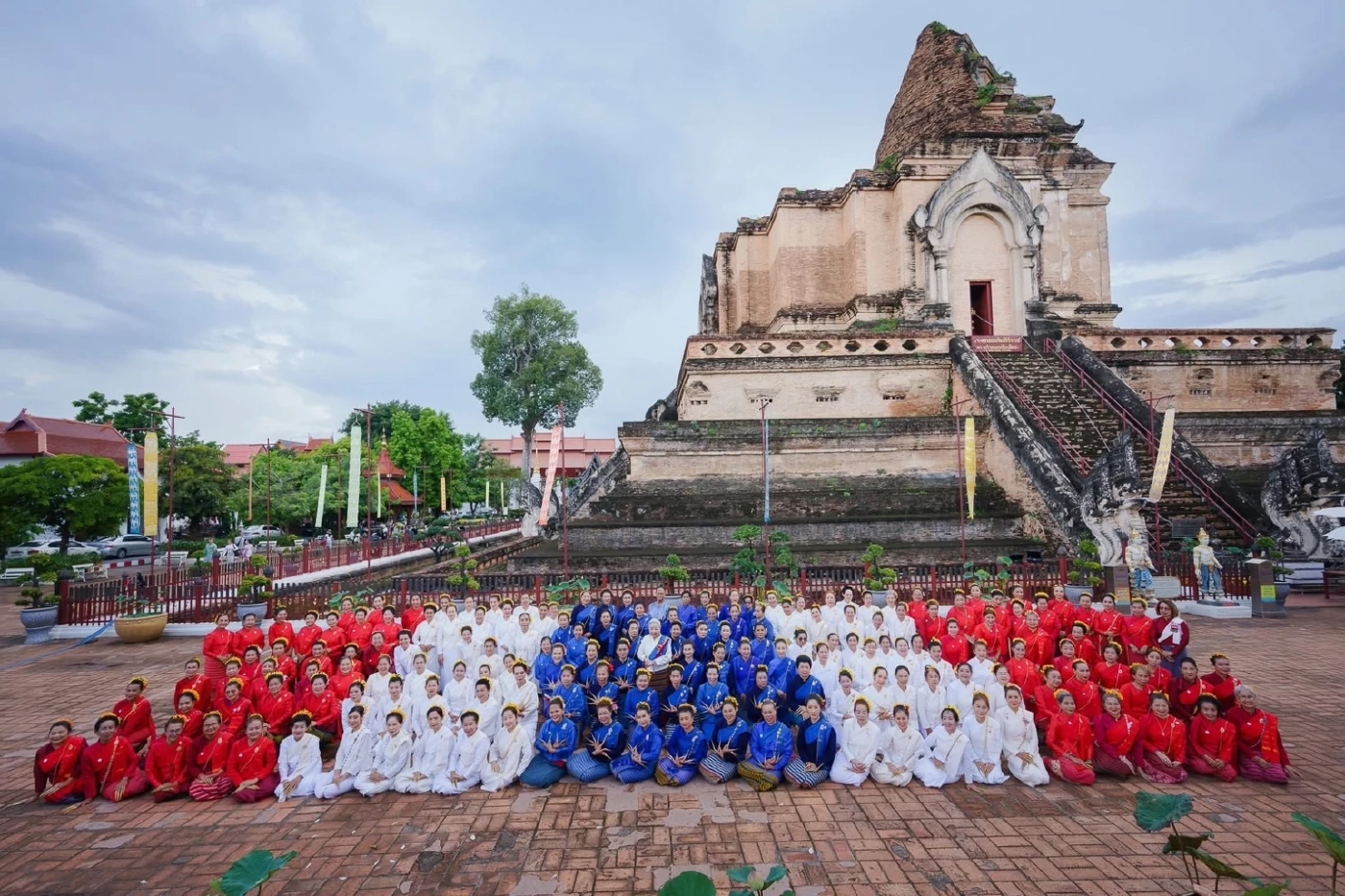 จัดฟ้อน "เติมใจ๋สู่นักสู้ชายแดนไทย" ส่งกำลังใจทหารกล้า