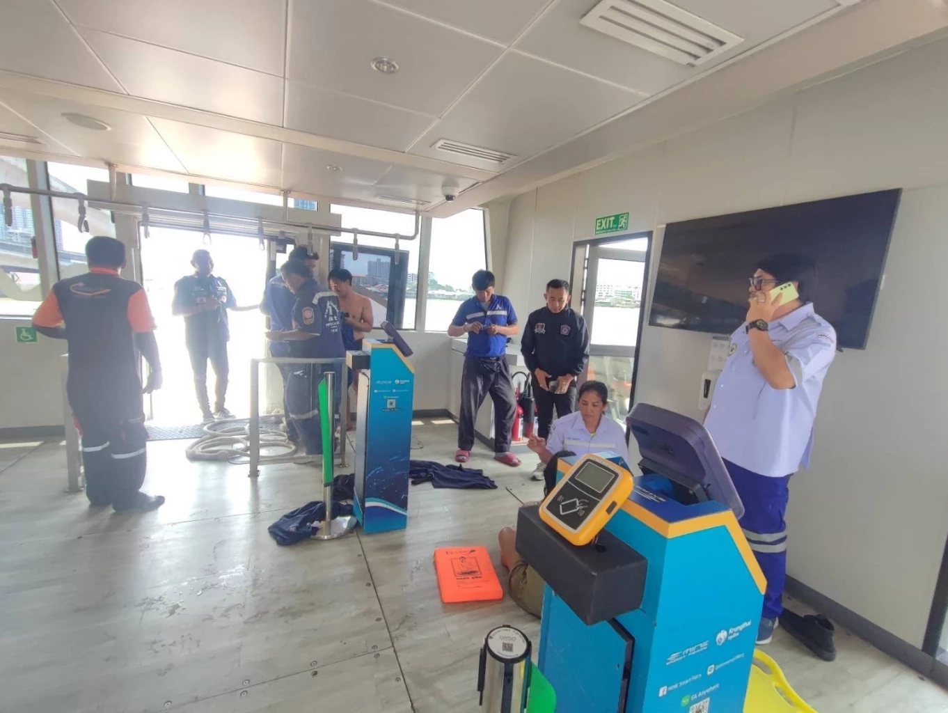 พนักงานเรือฮีโร่! โดดน้ำช่วยสาวหวิดจมแม่น้ำเจ้าพระยา