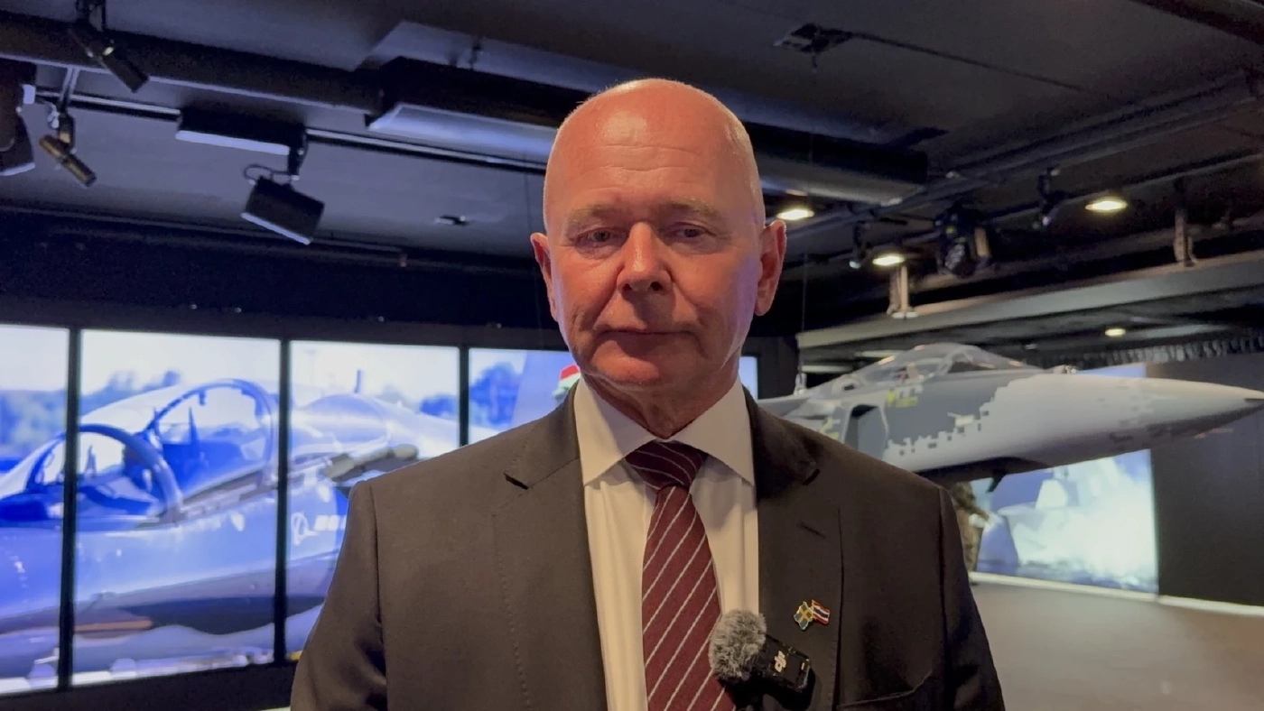 "มาริษ" เยี่ยม สนง.ใหญ่ บริษัทผลิต "กริพเพน"