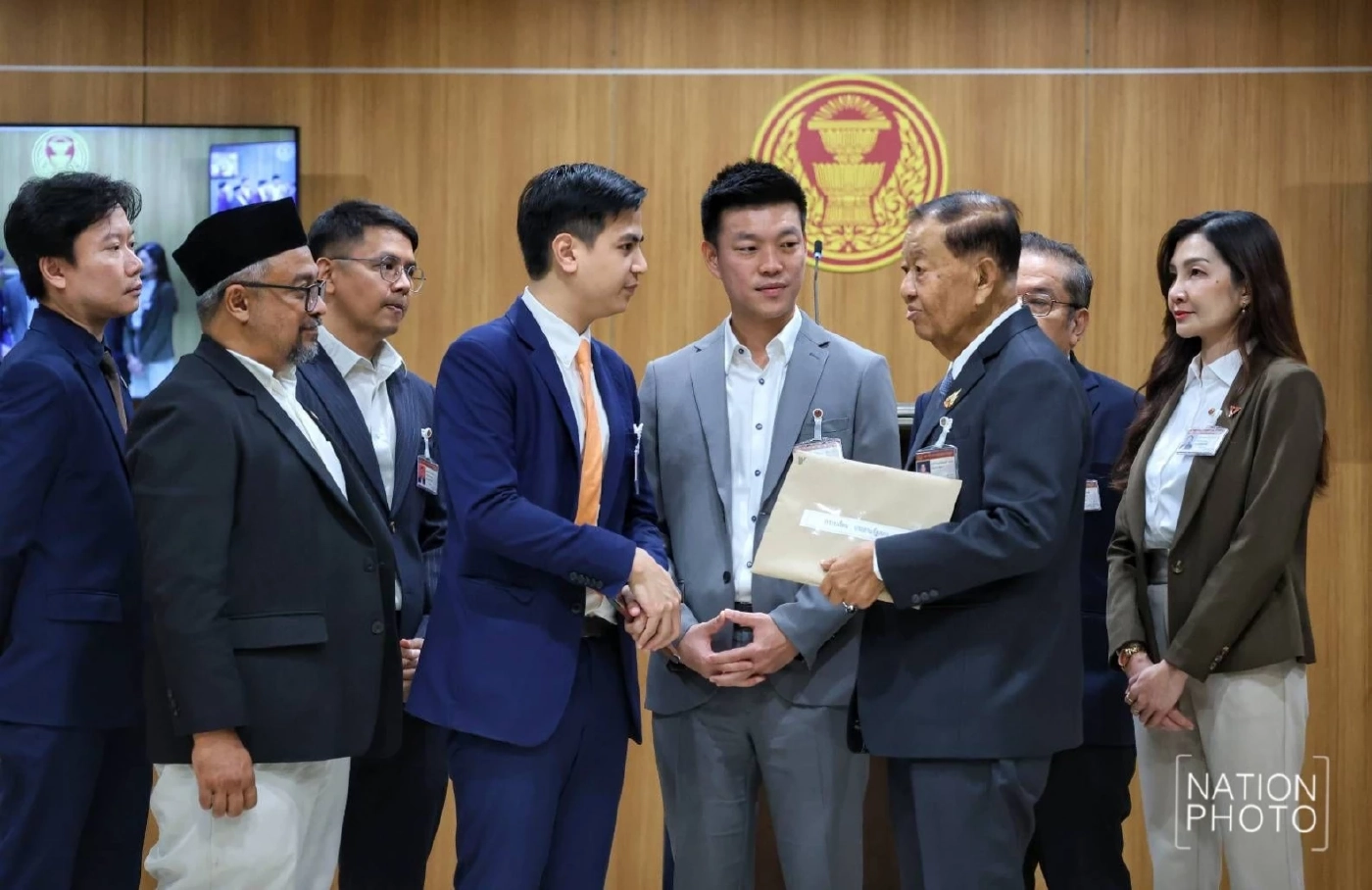 ปชน.ยื่นร่างแก้ไข รธน. หมวด 15/1 เสนอโมเดล 2 กลไกคู่ขนาน