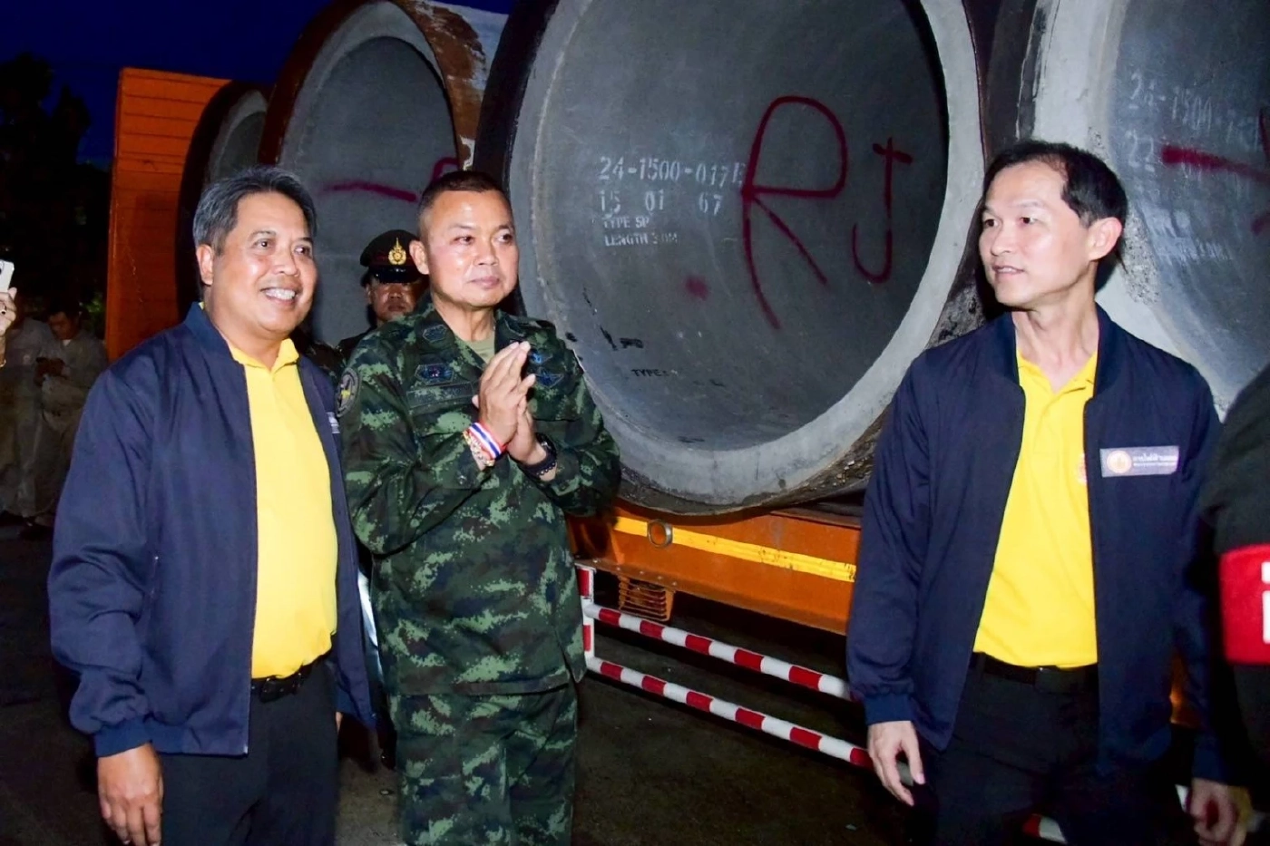 MEA ร่วมสร้างความมั่นคงชายแดนไทย-กัมพูชา สนับสนุนท่อคอนกรีตทำหลุมหลบภัยให้ประชาชน