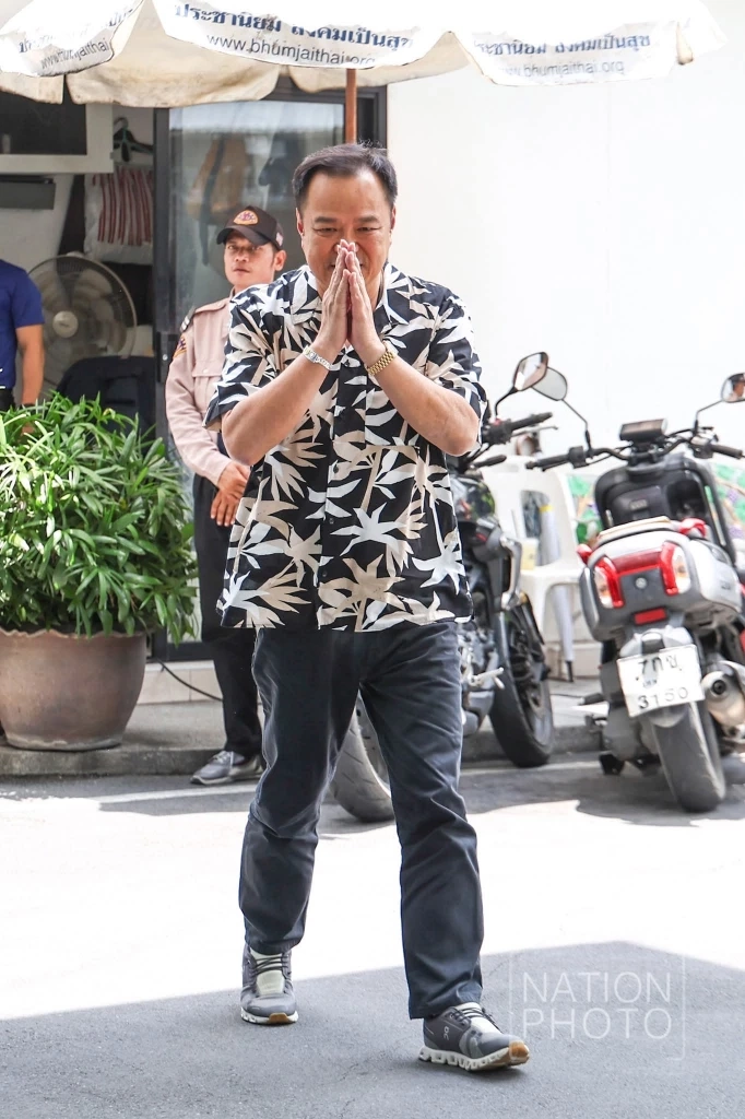 "อนุทิน" เข้าพรรคภูมิใจไทย ประชุมพร้อมขับเคลื่อนงานทันที