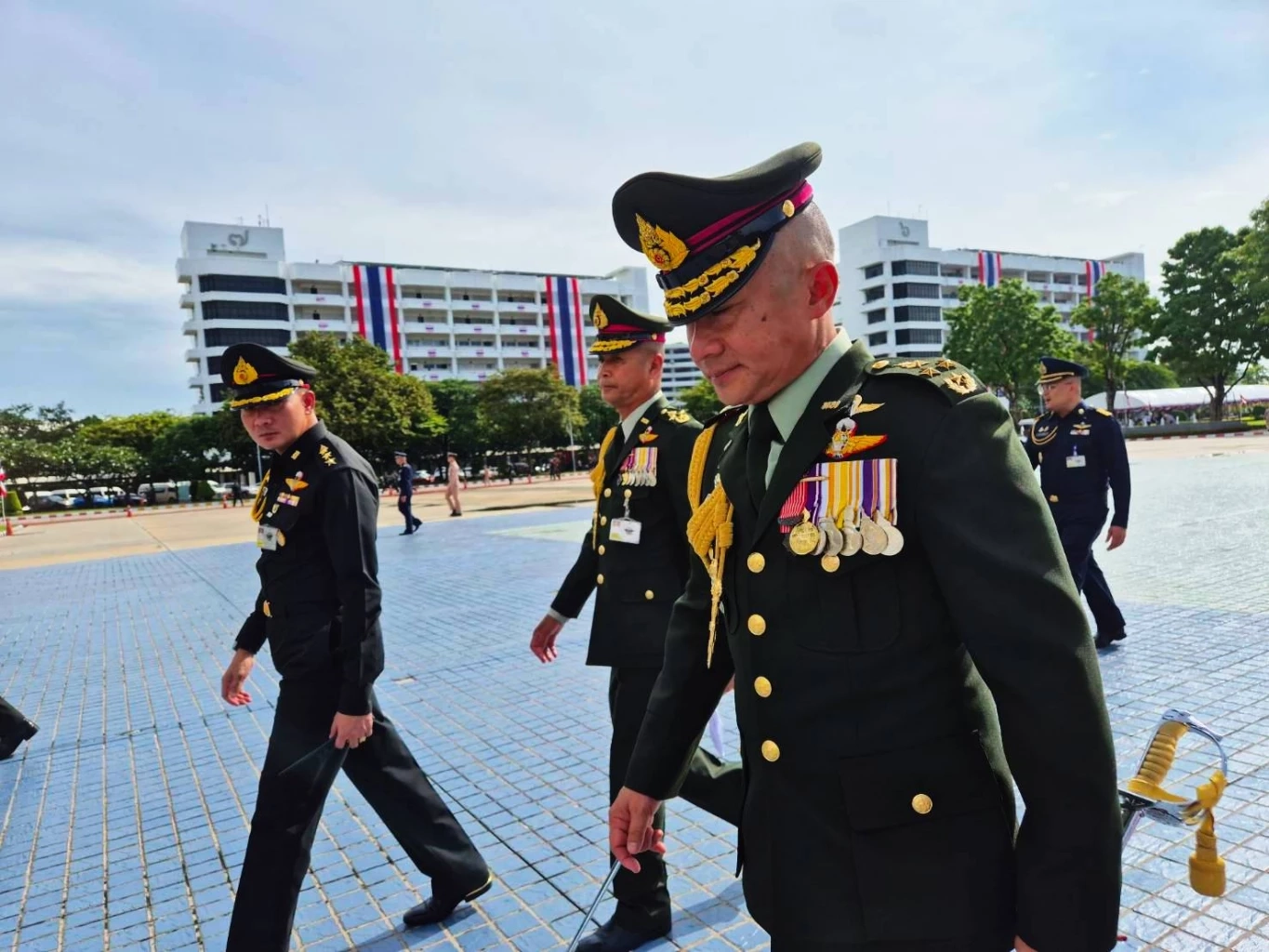 "กองทัพไทย" จัดพิธี "สดุดี 15 ทหารกล้า" อาลัย "14 เหยื่อผู้บริสุทธิ์" เหตุสู้รบไทย-กัมพูชา