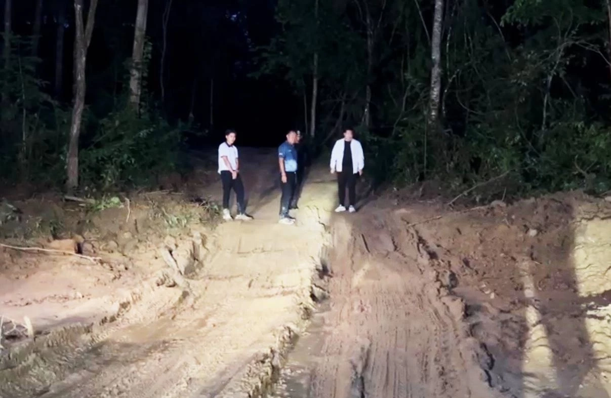 "กังฟู-สส.เสี่ยเซียง" สู้ไม่ถอย! ระดมสร้างถนนช่วยทหารยึดแผ่นดินคืน ไม่เห็นด้วย "เปิดด่าน"