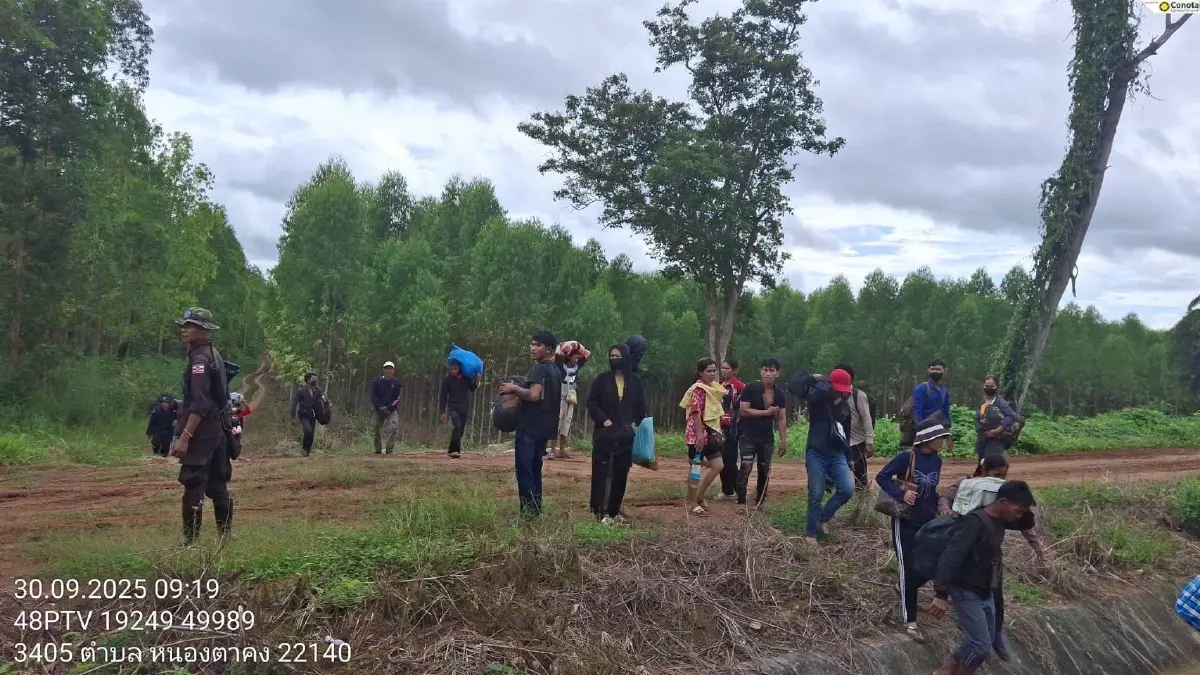 จับ "45 กัมพูชา" หลบหนีเข้าไทย ชายแดนจันทบุรี-ตราด สารภาพอยู่ประเทศ "ไม่มีงานทำ-ไม่มีเงินซื้ออาหาร"
