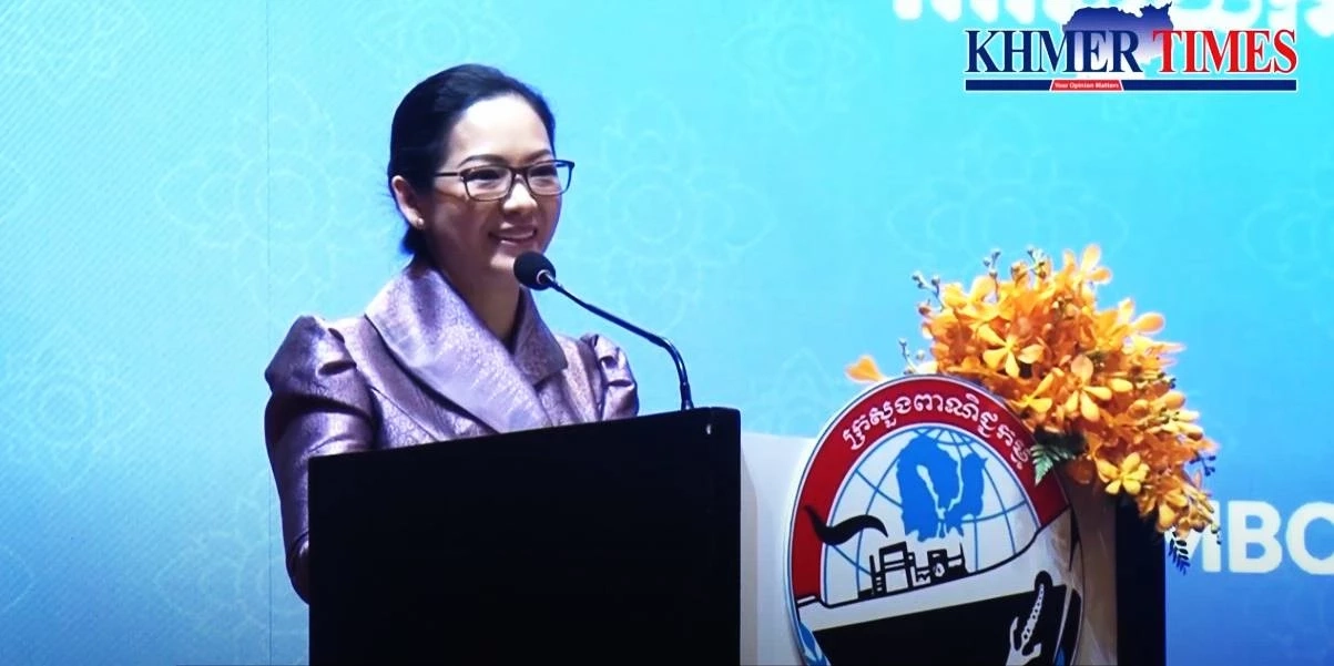 จนแต้มขนาดไหน! "รัฐบาลกัมพูชา" ยอม "เว็บพนัน" ผลิตน้ำดื่ม แปะโลโก้โปรโมทแฝง