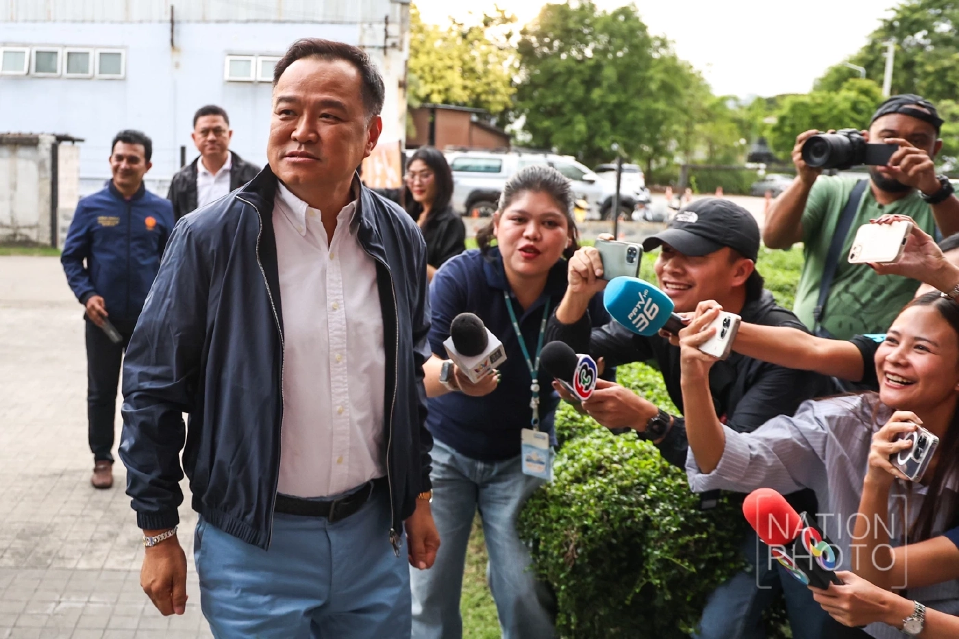 อนุทิน ชาญวีรกูล