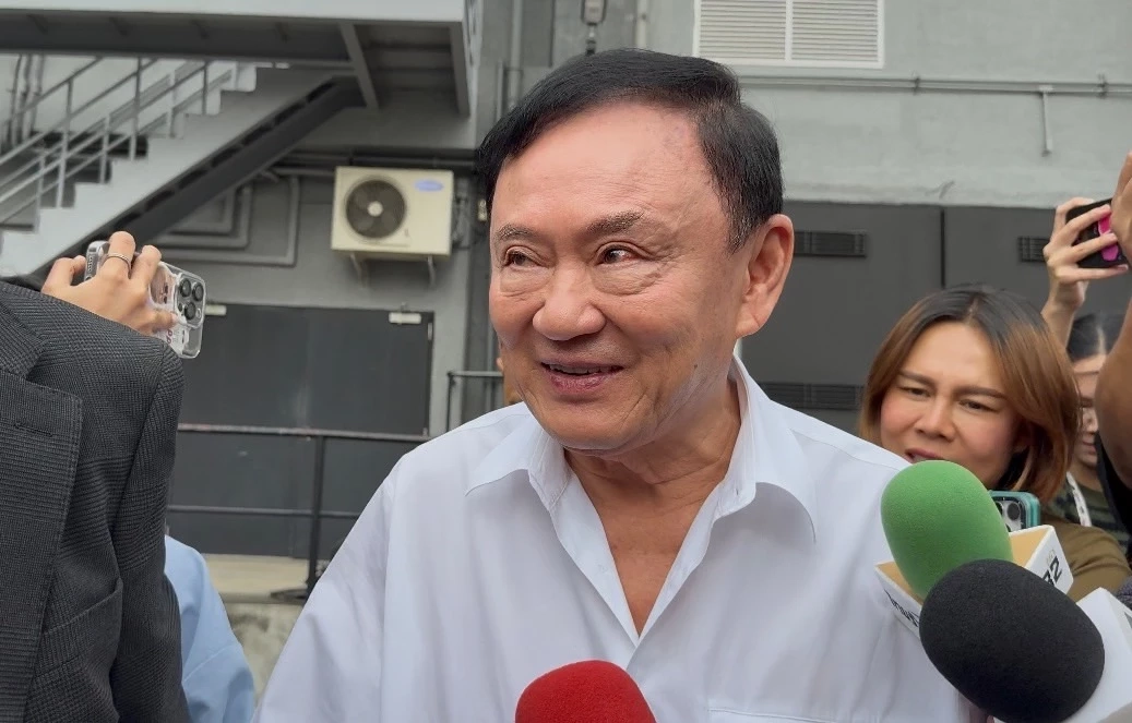 "ทักษิณ"  ออกจากพรรคเพื่อไทย ปัดตอบคำถามส่ง "ชัยเกษม" ชิงนายกหรือไม่ แค่มาให้กำลังใจ (มีคลิป)