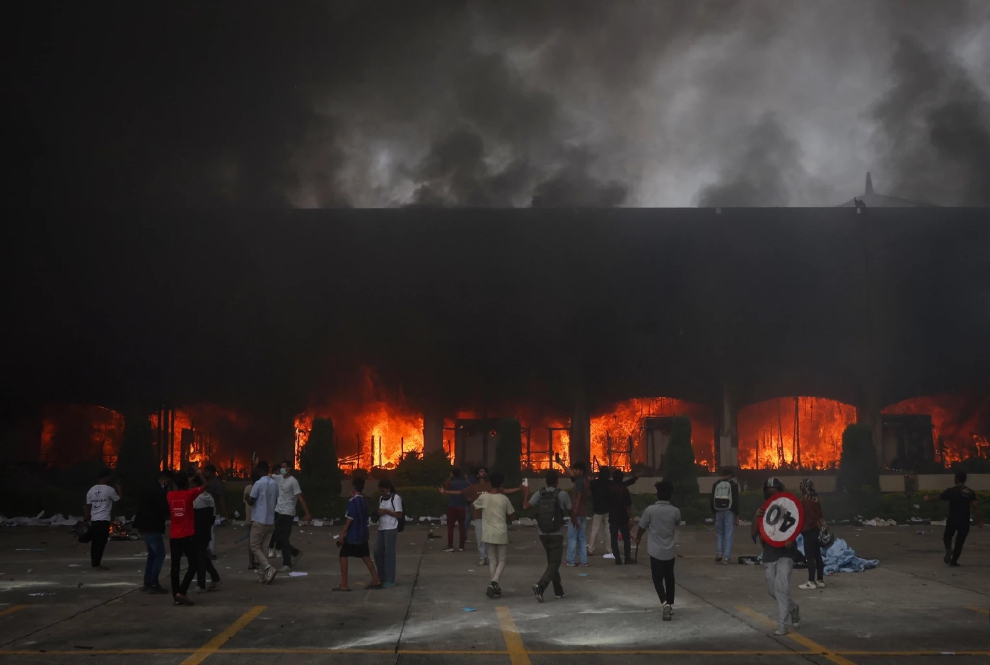 จะอยู่กันยังไง ในเมื่อชีวิตต่างกันราวฟ้ากับเหว "เนปาล" ประท้วงเดือด