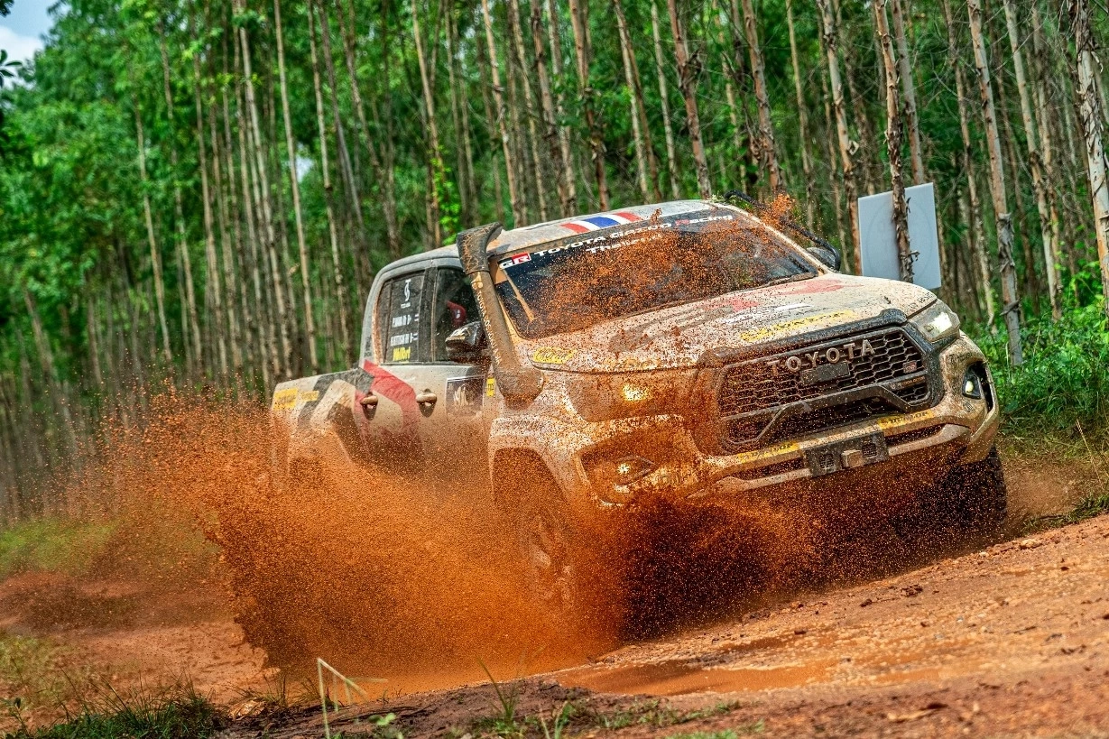 โตโยต้าปลุกพลัง Hilux REVO GR Sport จากสนามแข่ง สู่ Bangkok Auto Salon 2025