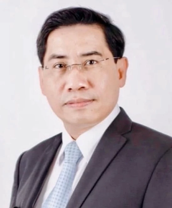 “ดร.ณัฏฐ์” หรือ ดร.ณัฐวุฒิ วงศ์เนียม นักกฎหมายมหาชน 