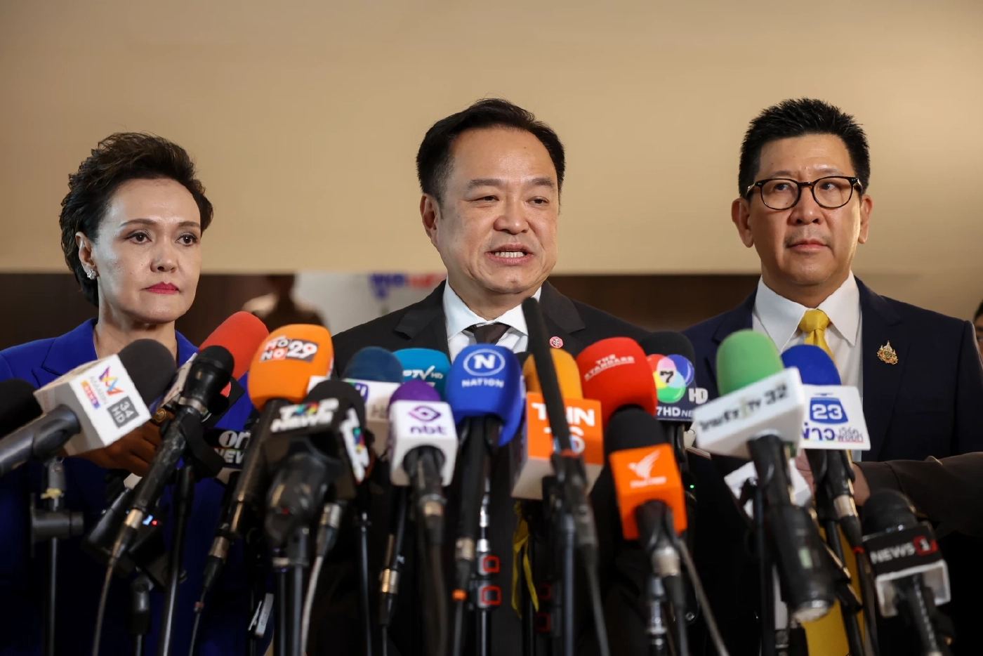 นายอนุทิน ชาญวีรกูล นายกรัฐมนตรี