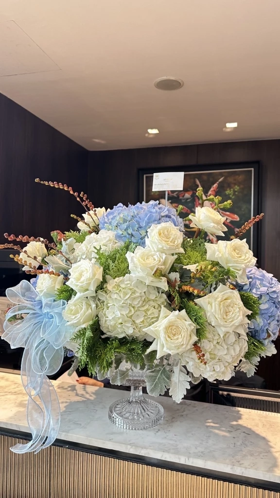 นักการเมือง-ขรก.-เอกชน แห่ส่งดอกไม้แสดงความยินดี "อนุทิน"