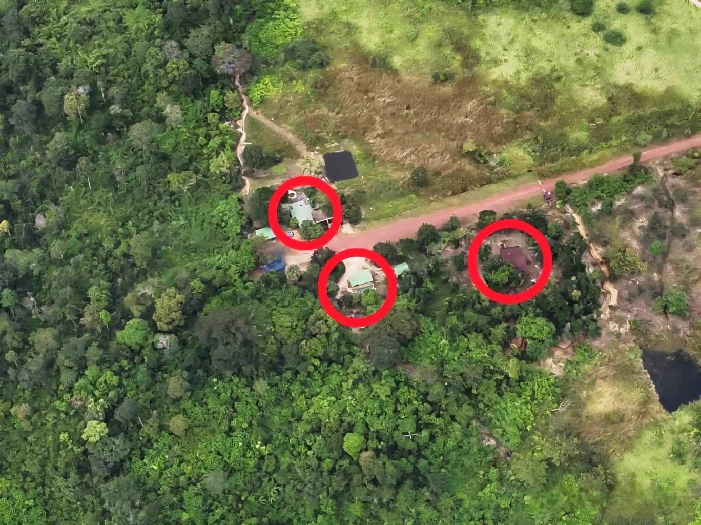 "กองทัพเรือ" เร่งผลักดัน-รื้อถอน "บ้าน 3 หลัง ชาวกัมพูชา" รุกล้ำชายแดน จ.ตราด