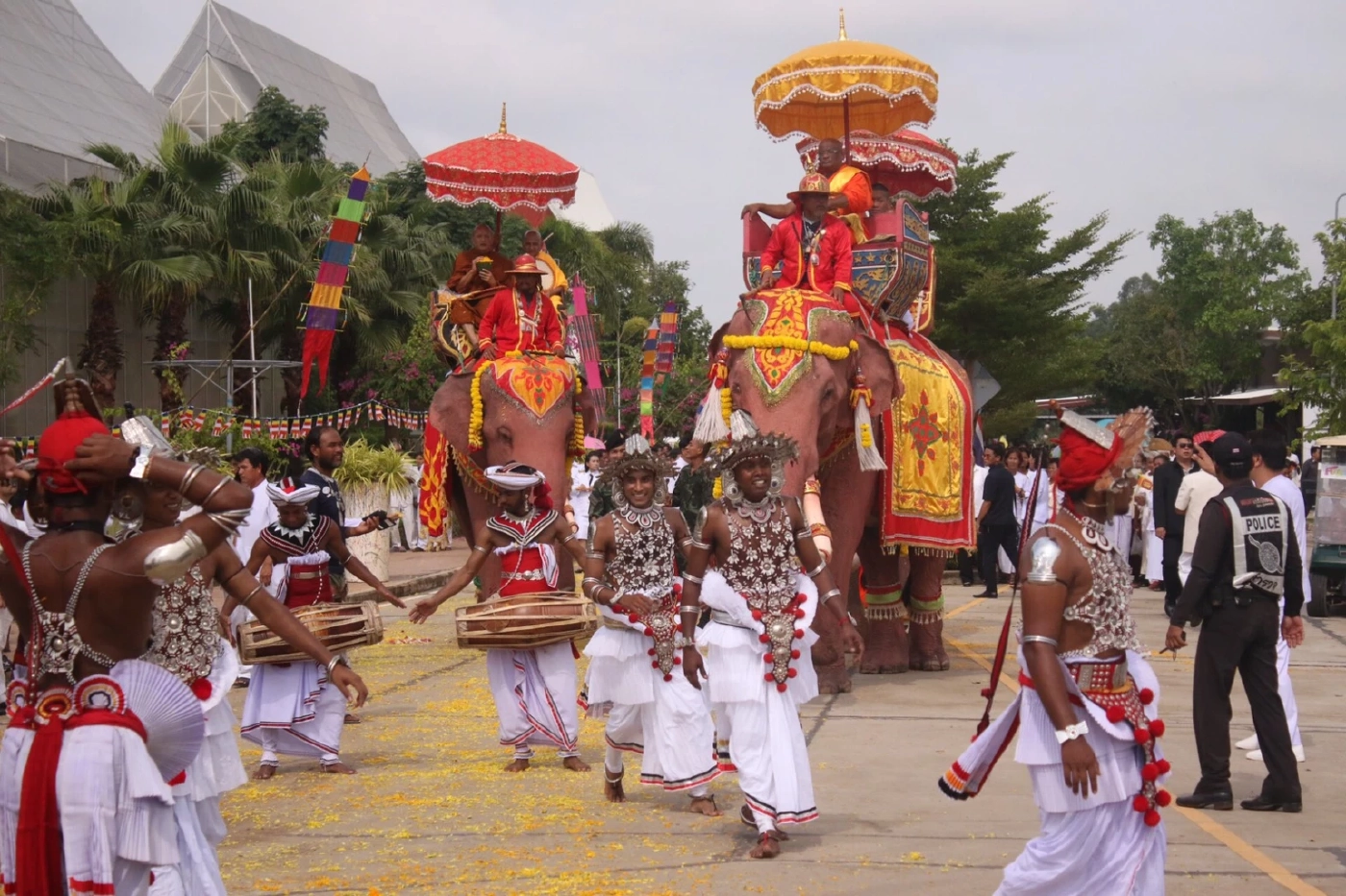 เพ ลา เพลิน บุรีรัมย์ ฉลอง 9 ปี อัญเชิญ "พระเขี้ยวแก้ว (จำลอง)" เปิดให้เข้าชมตลอดเดือน ต.ค. นี้