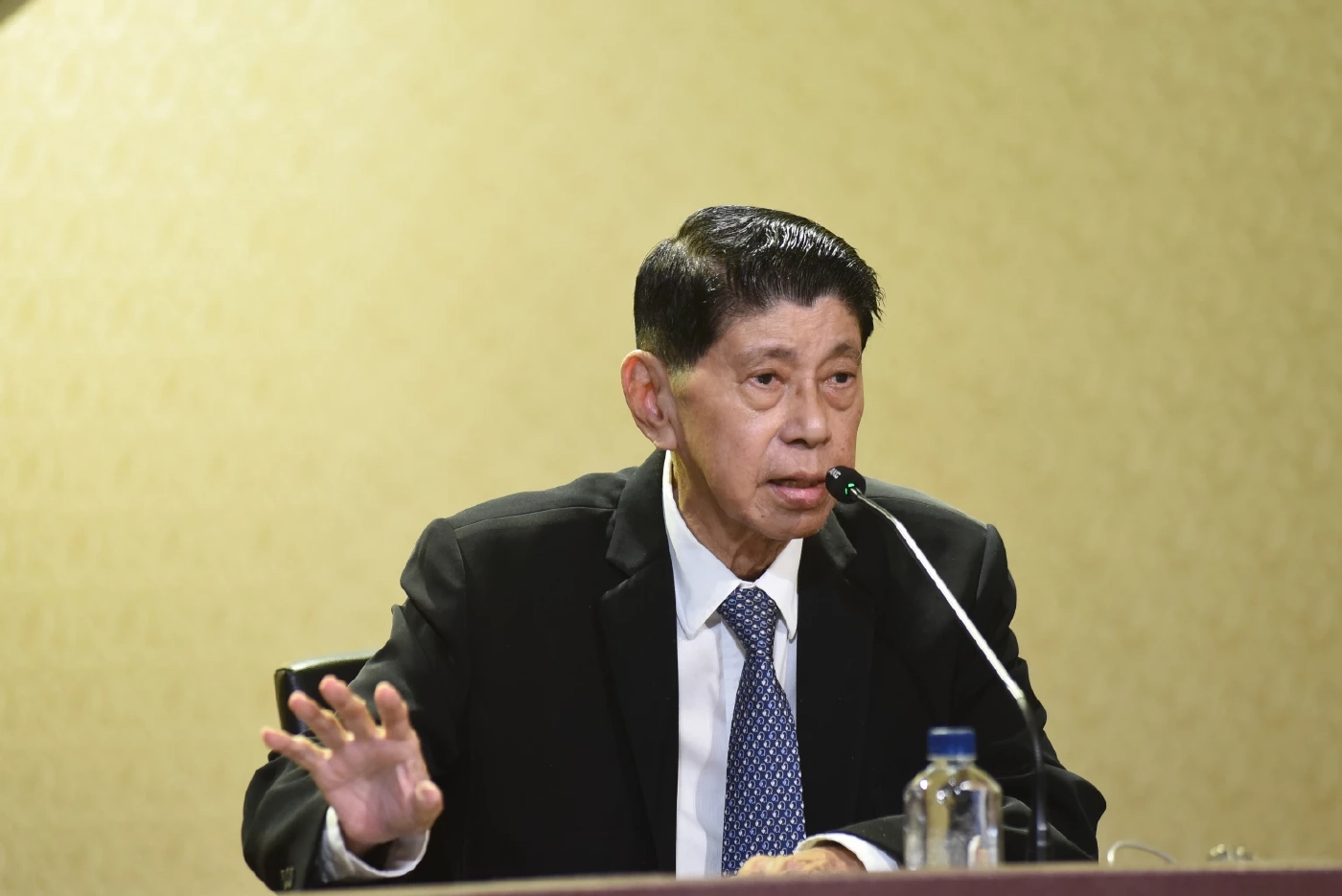 ผู้มาก่อนกาล!  "รัฐบาลเสียงข้างน้อย สักพักจะกลายเป็นเสียงข้างมาก"