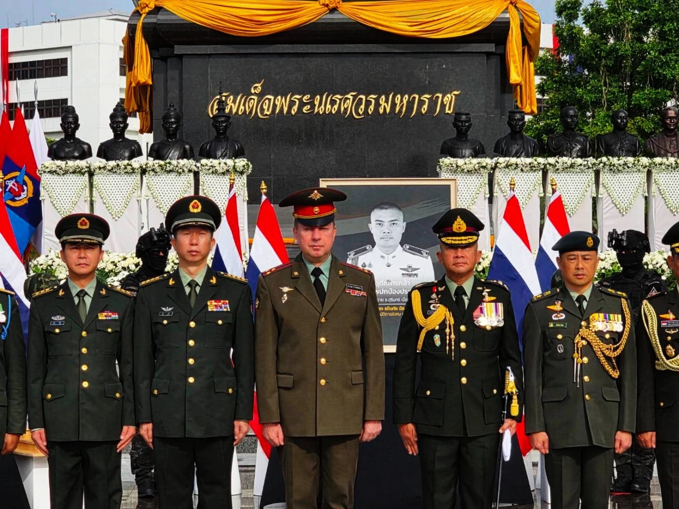 "กองทัพไทย" จัดพิธี "สดุดี 15 ทหารกล้า" อาลัย "14 เหยื่อผู้บริสุทธิ์" เหตุสู้รบไทย-กัมพูชา