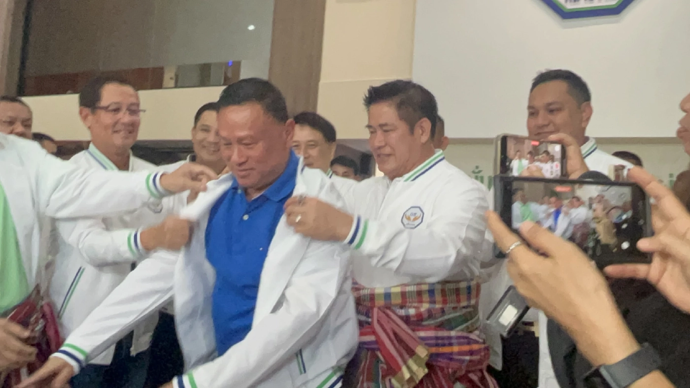 ร.อ.ธรรมนัส พรหมเผ่า แกนนำพรรคกล้าธรรม