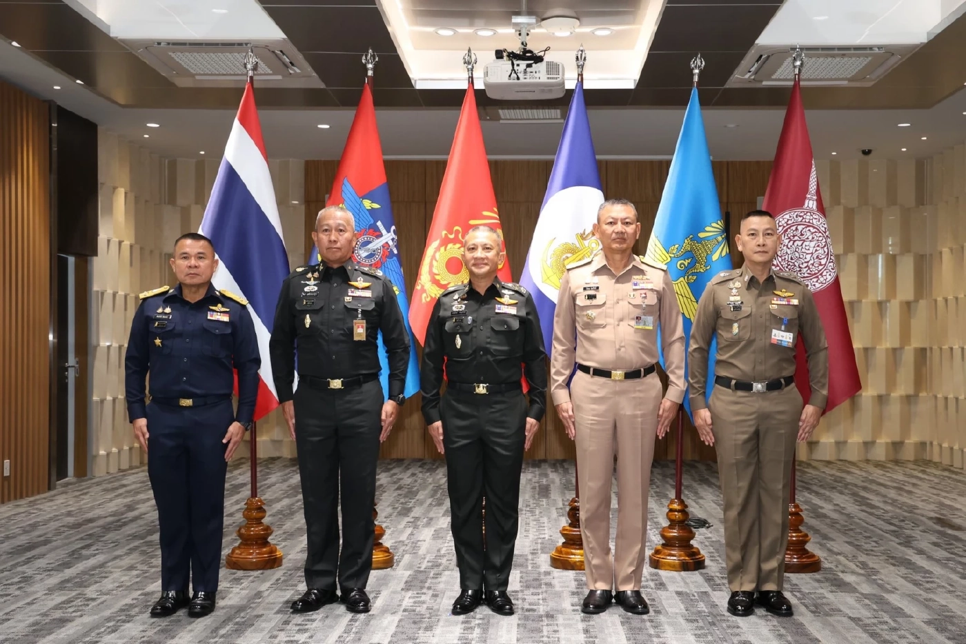 ผบ.เหล่าทัพ!  ลั่นปิดด่าน จนกว่า “กัมพูชา” จะไม่เป็นภัยคุกคามไทย