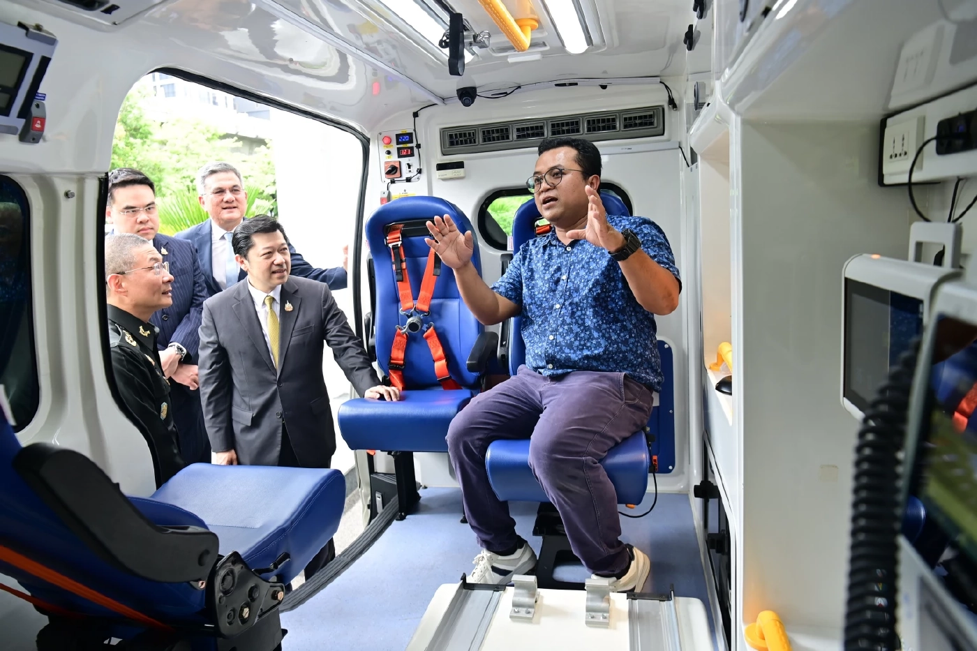 ซีพี มอบรถพยาบาลอัจฉริยะ-เครื่องช่วยหายใจ มูลค่า 10 ล้าน หนุนการแพทย์ชายแดน