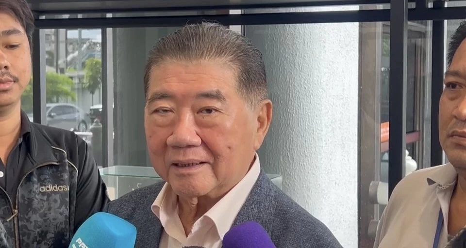 ภูมิธรรม เวชยชัย