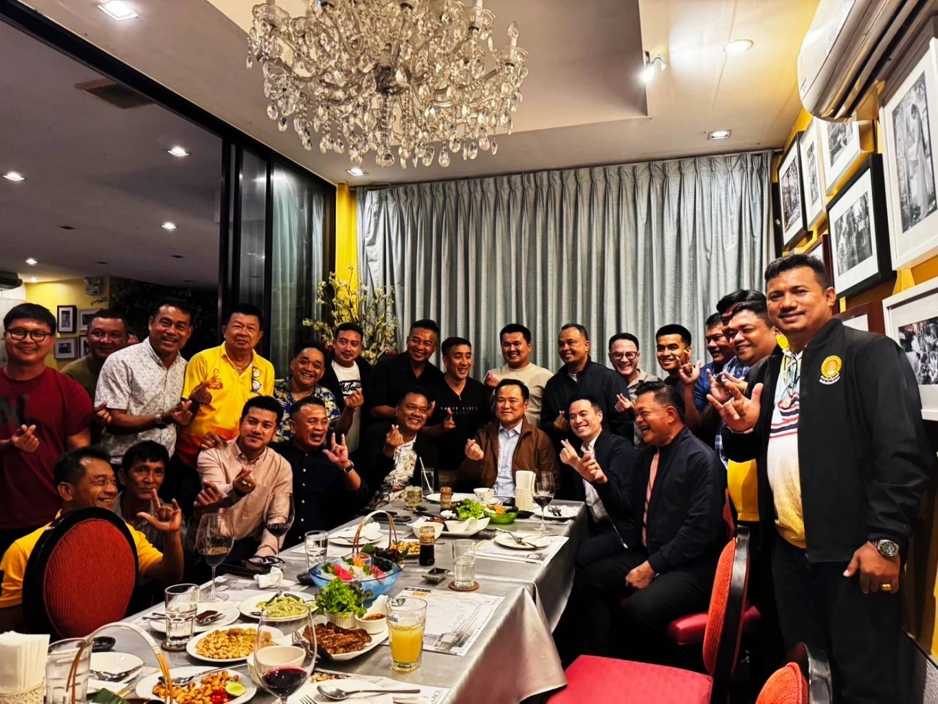 ชื่นมื่น “อนุทิน” ร่วมสังสรรค์กลุ่มพลังชุมพร “เอกนัฏ” โผล่แจมด้วย