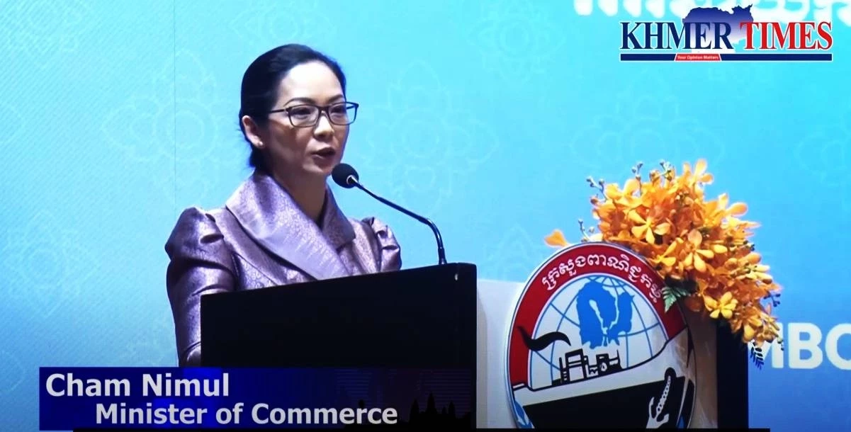 จนแต้มขนาดไหน! "รัฐบาลกัมพูชา" ยอม "เว็บพนัน" ผลิตน้ำดื่ม แปะโลโก้โปรโมทแฝง