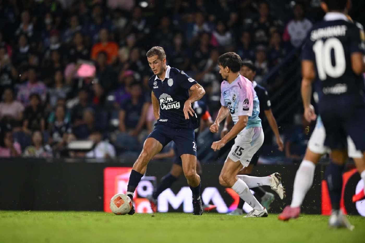 ทดเจ็บเดือด! "บิสโซลี" ซัดเบิ้ลพาบุรีรัมย์ฯ เชือดประจวบ 2-0 ยึดจ่าฝูงไทยลีกต่อ