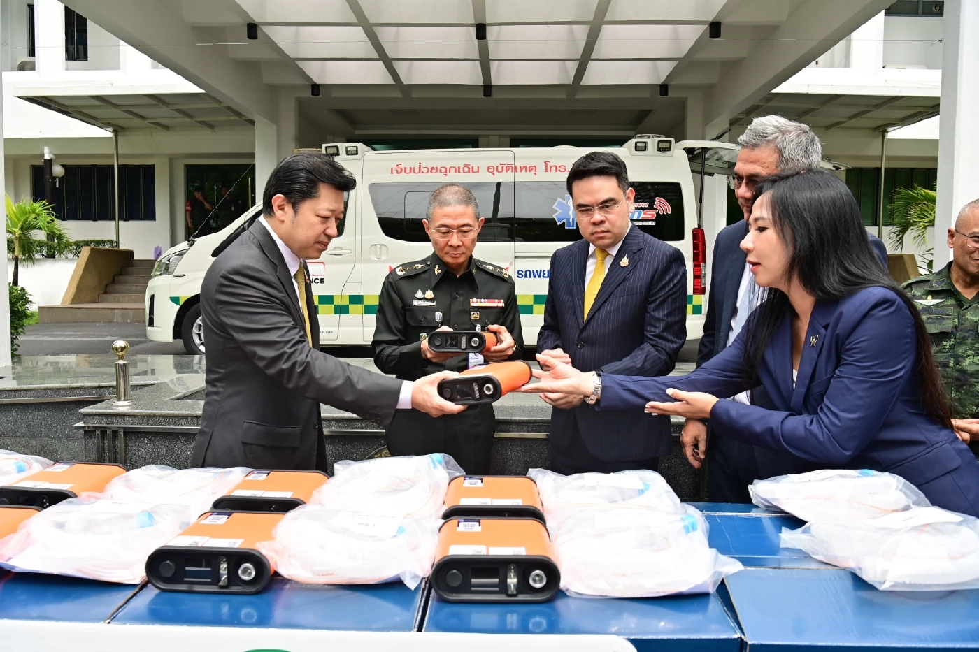 ซีพี มอบรถพยาบาลอัจฉริยะ-เครื่องช่วยหายใจ มูลค่า 10 ล้าน หนุนการแพทย์ชายแดน