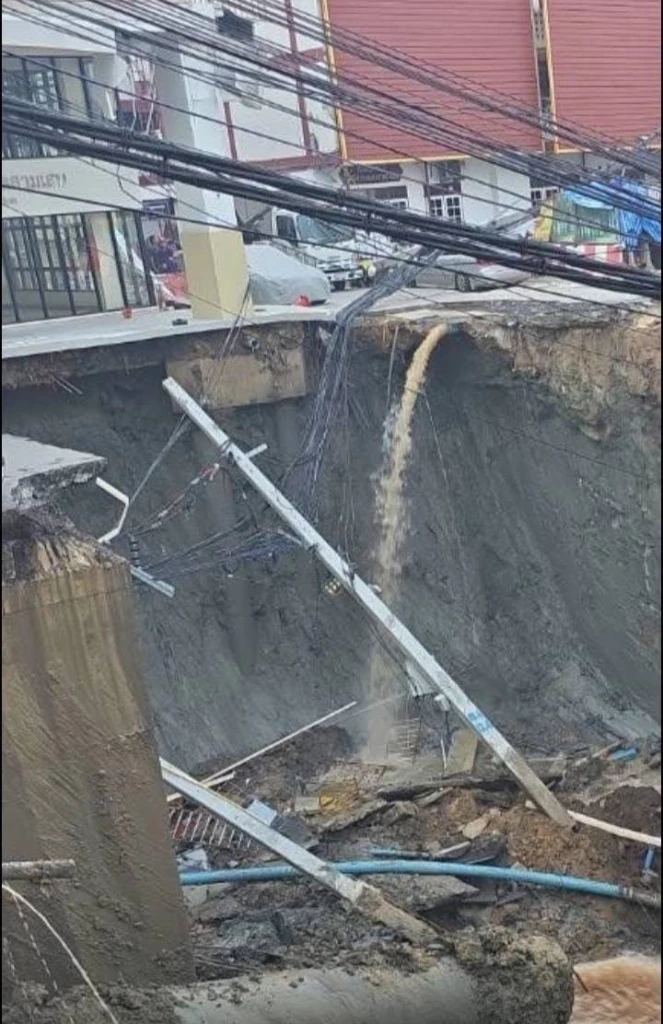 ด่วน! เขตดุสิต ประกาศปิดจราจร ‘แยกวชิรพยาบาล’ หลังถนนทรุดตัวหนัก