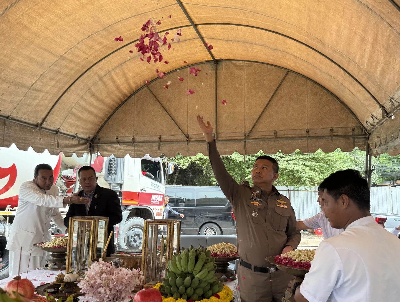 “รองจ๋อ” ประธานพิธียกเสาเอกที่ทำการ “สืบนครบาล 4” แห่งใหม่