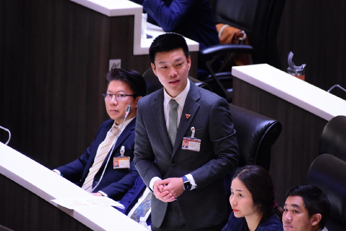 ณัฐพงษ์ เรืองปัญญาวุฒิ  หัวหน้าพรรคประชาชน อภิปราย ชำแหละนโยบายรัฐบาลอนุทิน