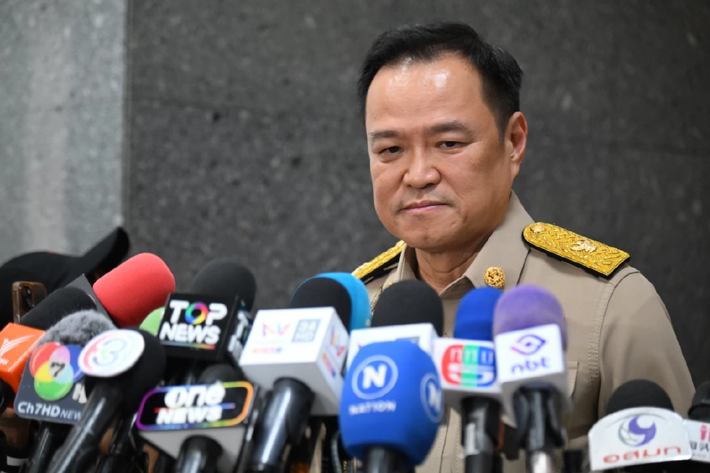 อนุทิน ชาญวีรกูล