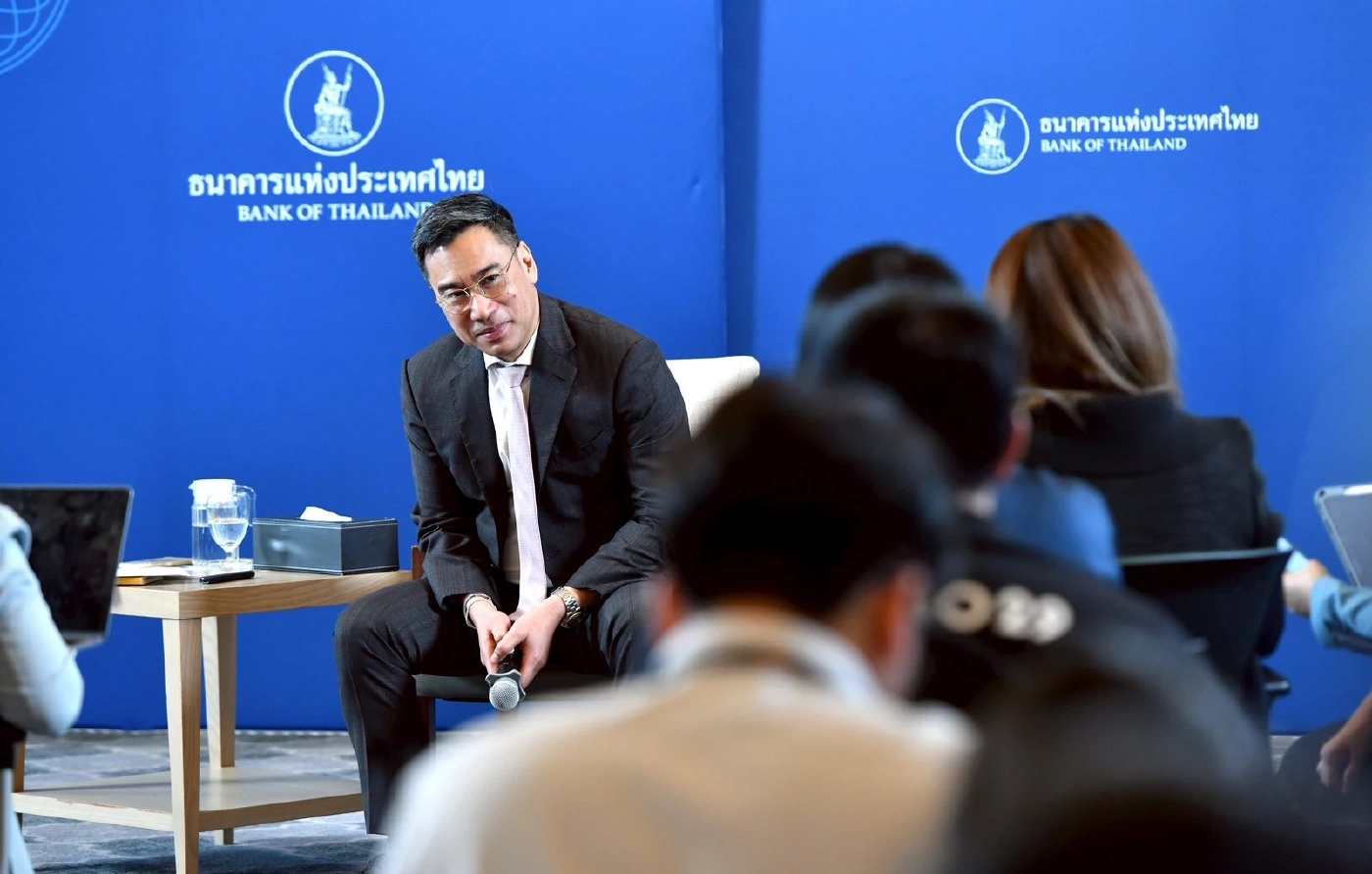 ‘เศรษฐพุฒิ’ เตือนเสถียรภาพทางการคลัง เสี่ยงถูกดาวน์เกรดเครดิต