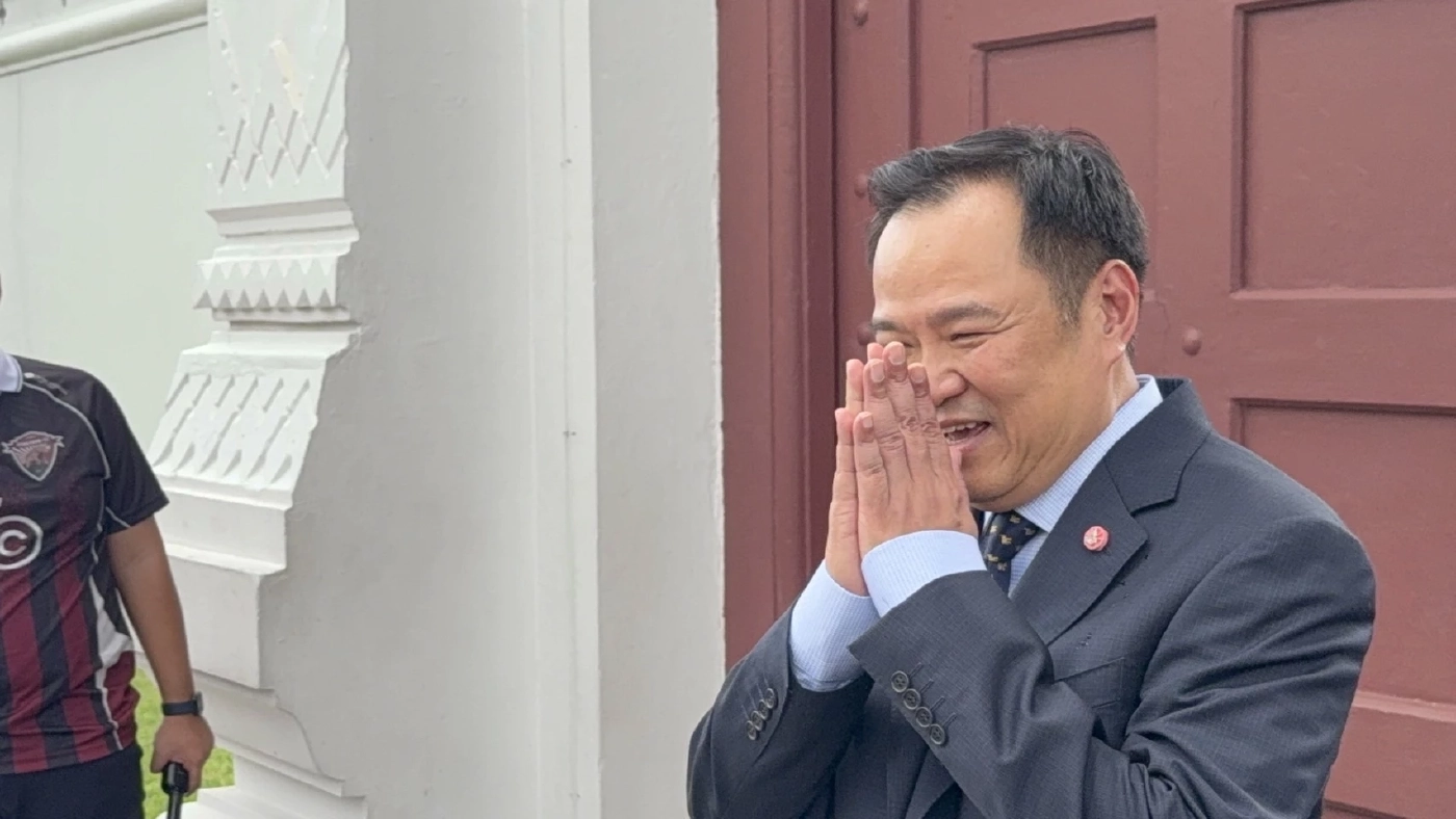 "นายกฯหนู" ไหว้ "ศาลหลักเมือง-วัดพระแก้ว" ก่อนนำรายชื่อ ครม. ขึ้นทูลเกล้าฯ เย็นนี้