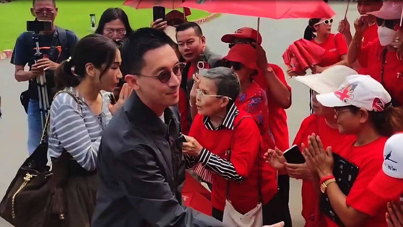 "เอม พินทองทา-ณัฐพงศ์" เข้าเยี่ยม "ทักษิณ" ที่เรือนจำคลองเปรม (มีคลิป)