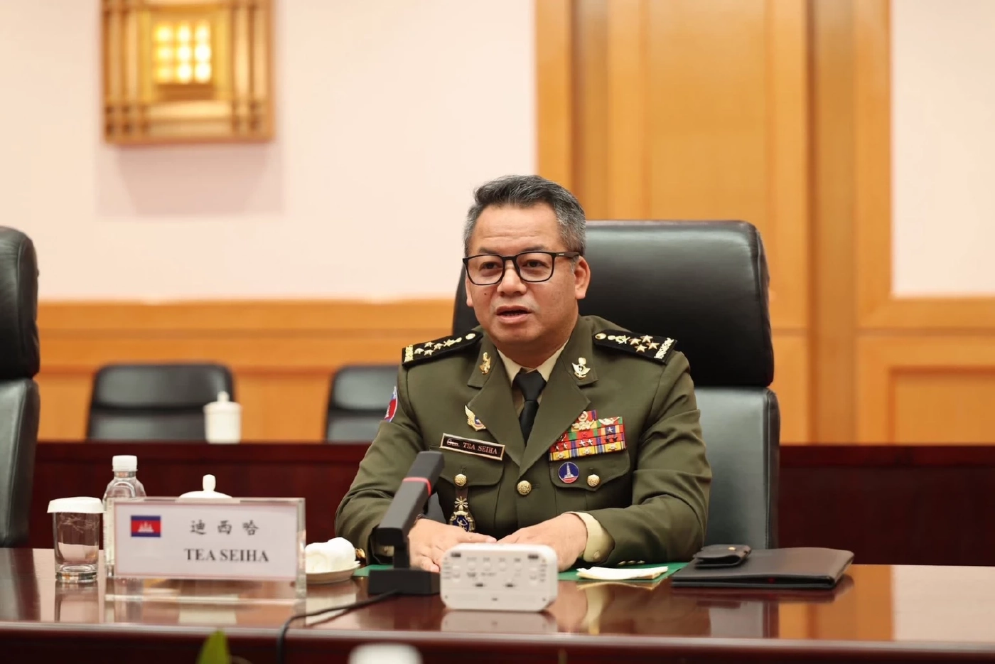 เตีย เซ็ยฮา หนีข่าวร้อนไปเมืองจีน