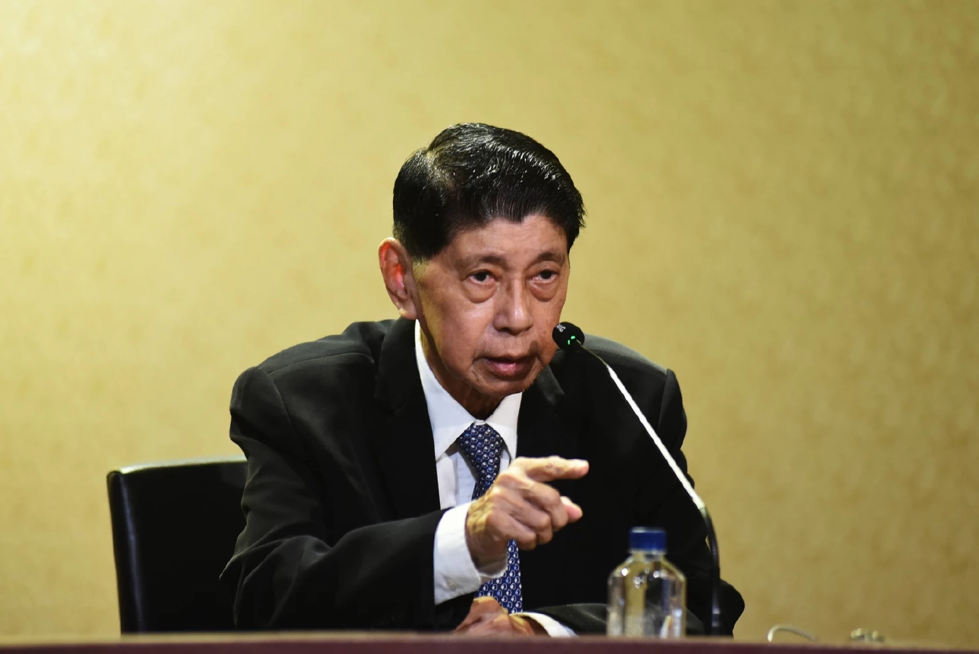 ผู้มาก่อนกาล!  "รัฐบาลเสียงข้างน้อย สักพักจะกลายเป็นเสียงข้างมาก"