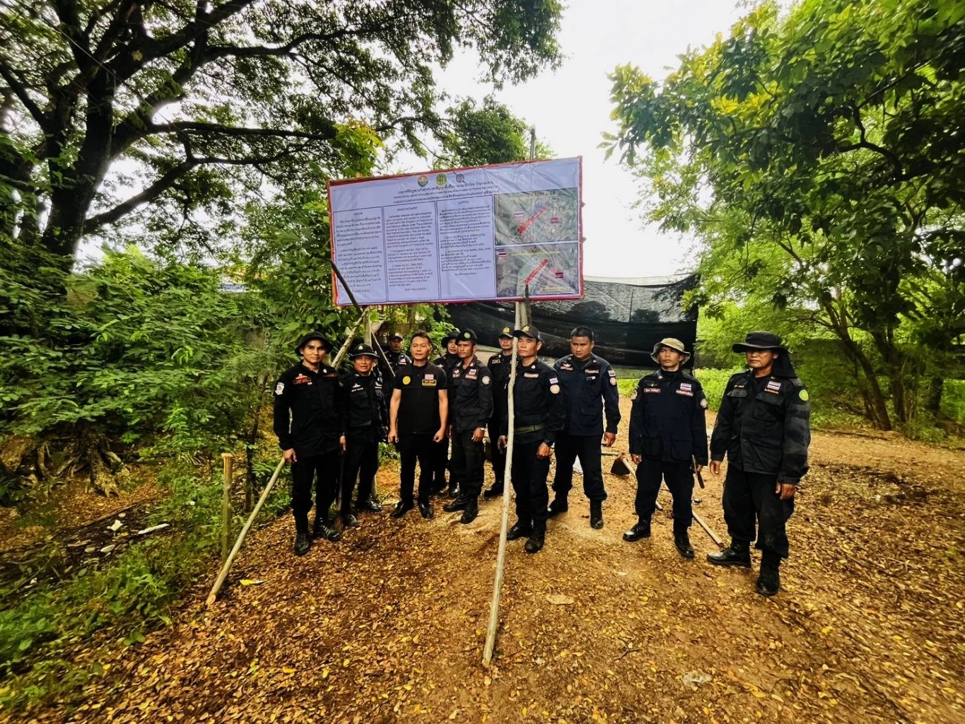 "ผู้ว่าฯ สระแก้ว" สั่งติดป้ายให้ "ชาวกัมพูชา" รื้อถอน-ย้ายออก จาก "บ้านหนองจาน" (มีคลิป)