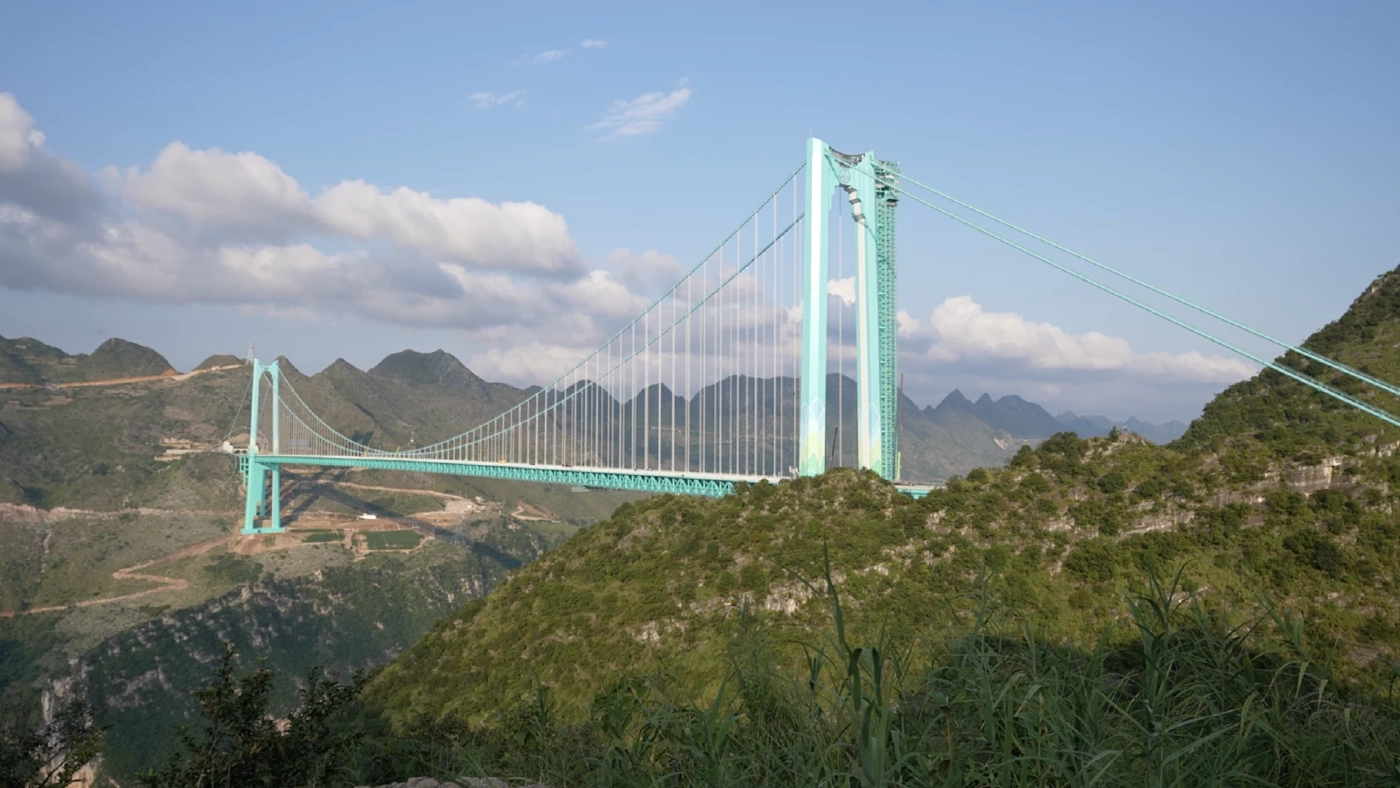 "จีน" เปิดแลนด์มาร์คใหม่ในกุ้ยโจว “สะพานหุบเขาฮัวเจียง”