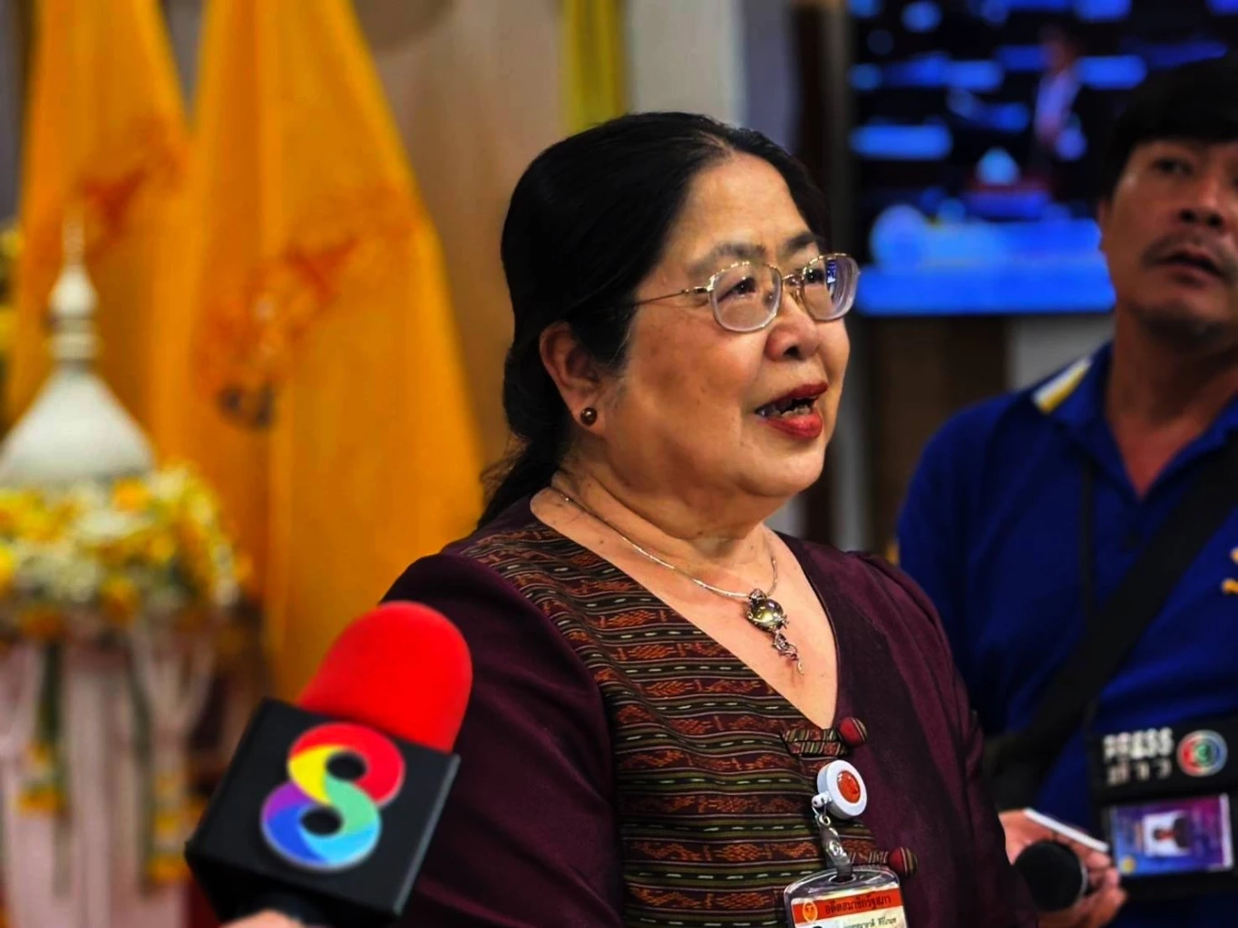 "เจ๊แมว" บุกสภาฯ ยื่นร้อง "วันนอร์-เท้ง" ยุติ เสนอชื่อ "อนุทินนั่งนายกฯ"