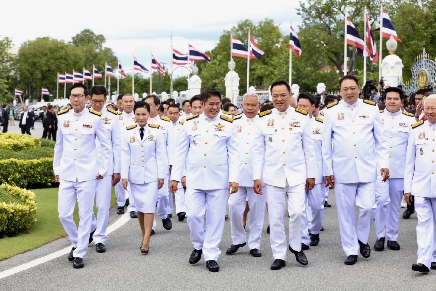 คณะรัฐมนตรีอนุทิน 1 เตรียมเดินทางเข้าเฝ้าถวายสัตย์ปฏิญาณตนก่อนบริหารราชการแผ่นดิน