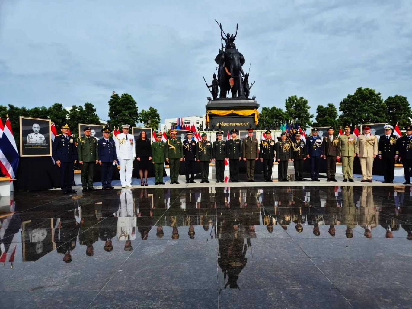 "กองทัพไทย" จัดพิธี "สดุดี 15 ทหารกล้า" อาลัย "14 เหยื่อผู้บริสุทธิ์" เหตุสู้รบไทย-กัมพูชา