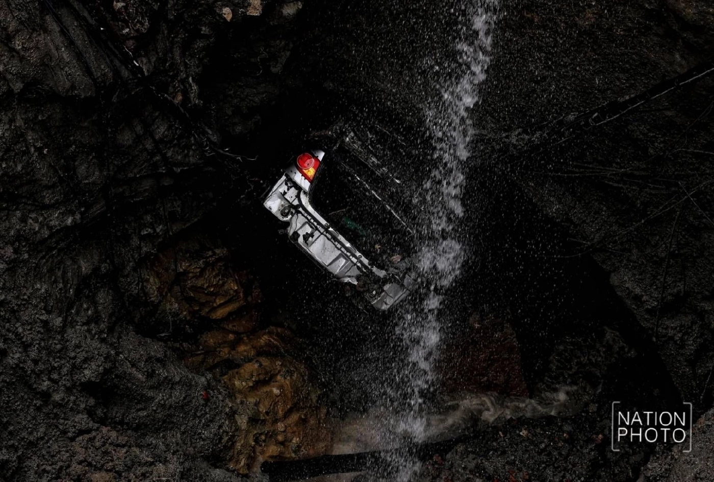 ทรุดเพิ่ม เหตุหลุมยุบ ตอม่อ-เสาไฟฟ้าหน้า รพ.ถล่ม อพยพกู้ภัยออก