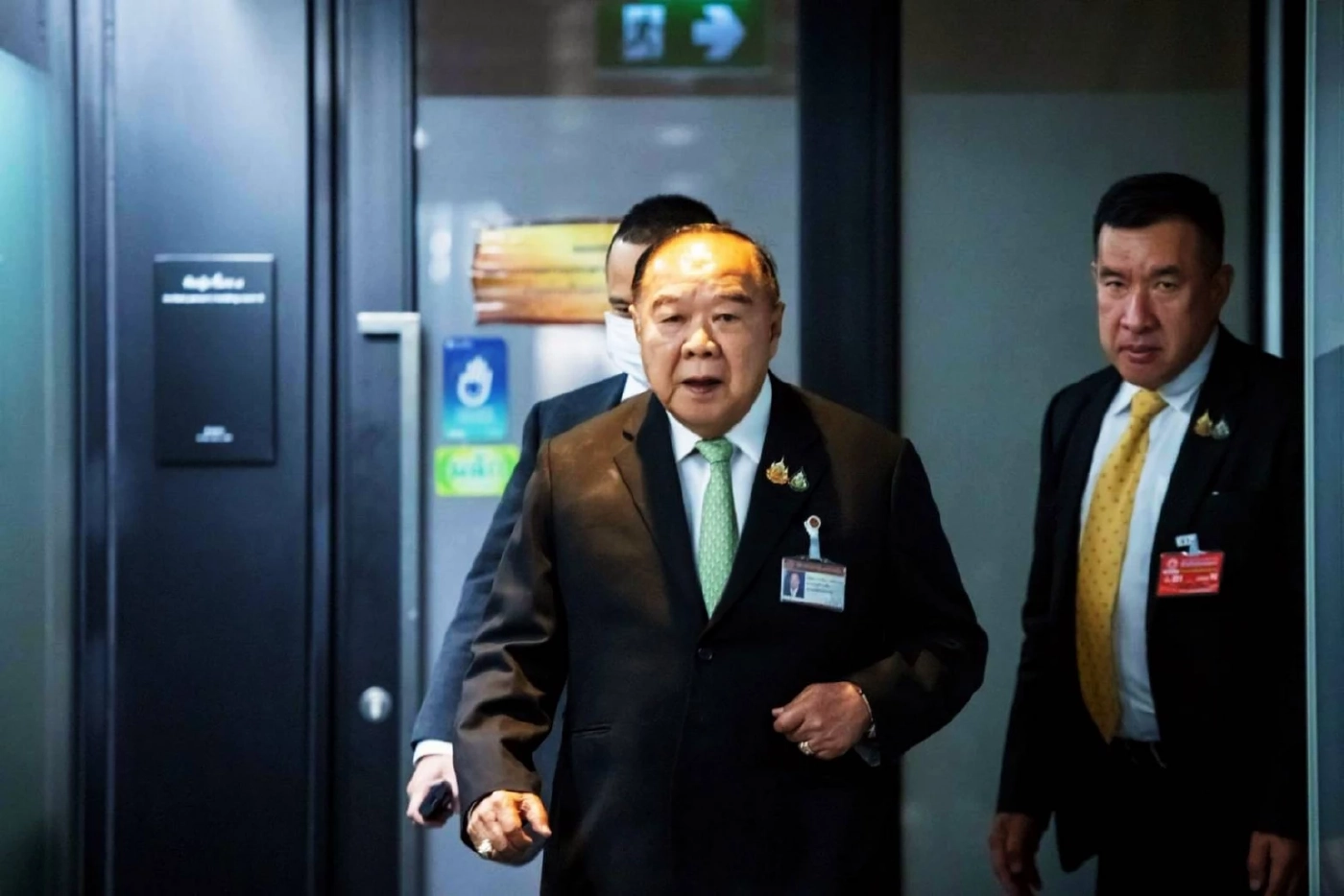 "บิ๊กป้อม" ประกาศ "ไม่รับตำแหน่ง" ยืนยันพร้อมทำงานเบื้องหลัง