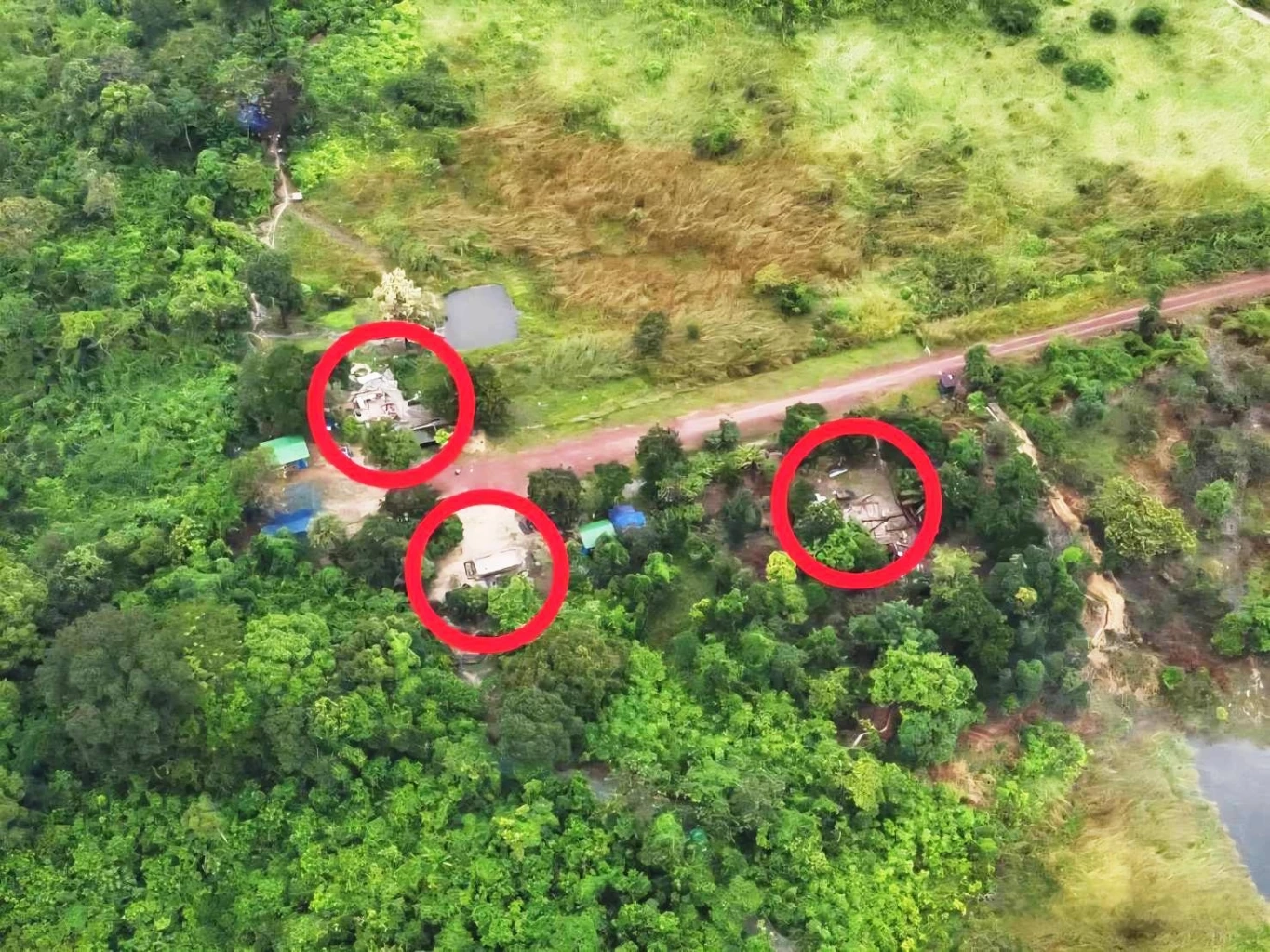 "กองทัพเรือ" เร่งผลักดัน-รื้อถอน "บ้าน 3 หลัง ชาวกัมพูชา" รุกล้ำชายแดน จ.ตราด